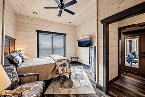 6 bedrooms, desk, free WiFi, bed sheets