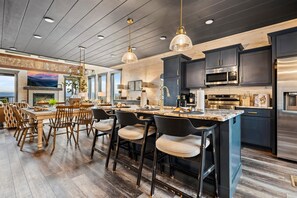 Dining - Million$$View|Indr Pool|Games|Outdoor Pavilion|Pool Table|Theater (Sevierville)