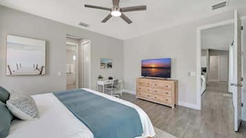 4 Schlafzimmer, Schreibtisch, Bügeleisen/Bügelbrett, Reisekinderbett