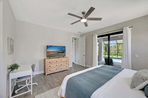 4 habitaciones, tabla de planchar con plancha y cuna de viaje 