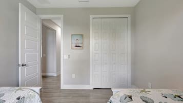 4 bedrooms, desk, iron/ironing board, travel cot