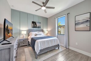 4 bedrooms, desk, iron/ironing board, travel cot