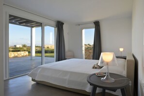 3 slaapkamers, een strijkplank/strijkijzer, reisbedje, wifi