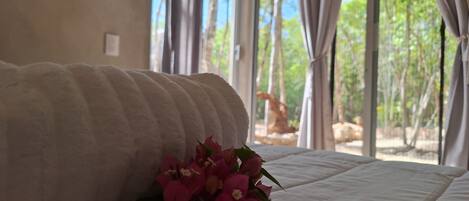 Comfort Cabin, 1 Queen Bed, Patio, Courtyard View | Blackout drapes, free WiFi