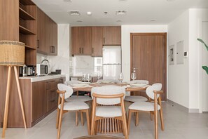Fridge, microwave, oven, coffee/tea maker