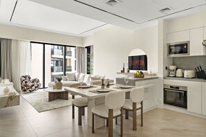 Fridge, microwave, oven, stovetop - Contemporary 2 BD Apartment in Downtown Dubai (Dubai)