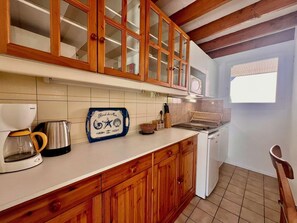 Kühlschrank, Mikrowelle, Toaster, Kochgeschirr/Geschirr/Besteck