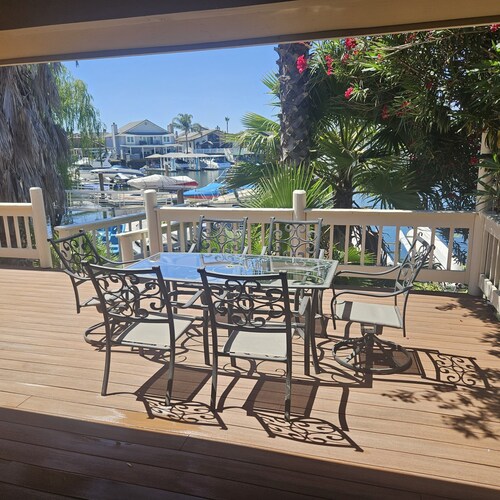 Waterfront Elegance with Steinway grand