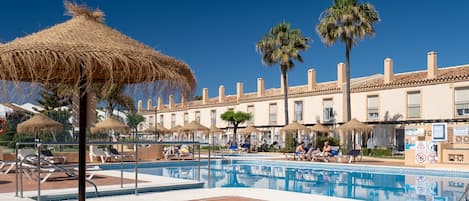 UppvÀrmd pool