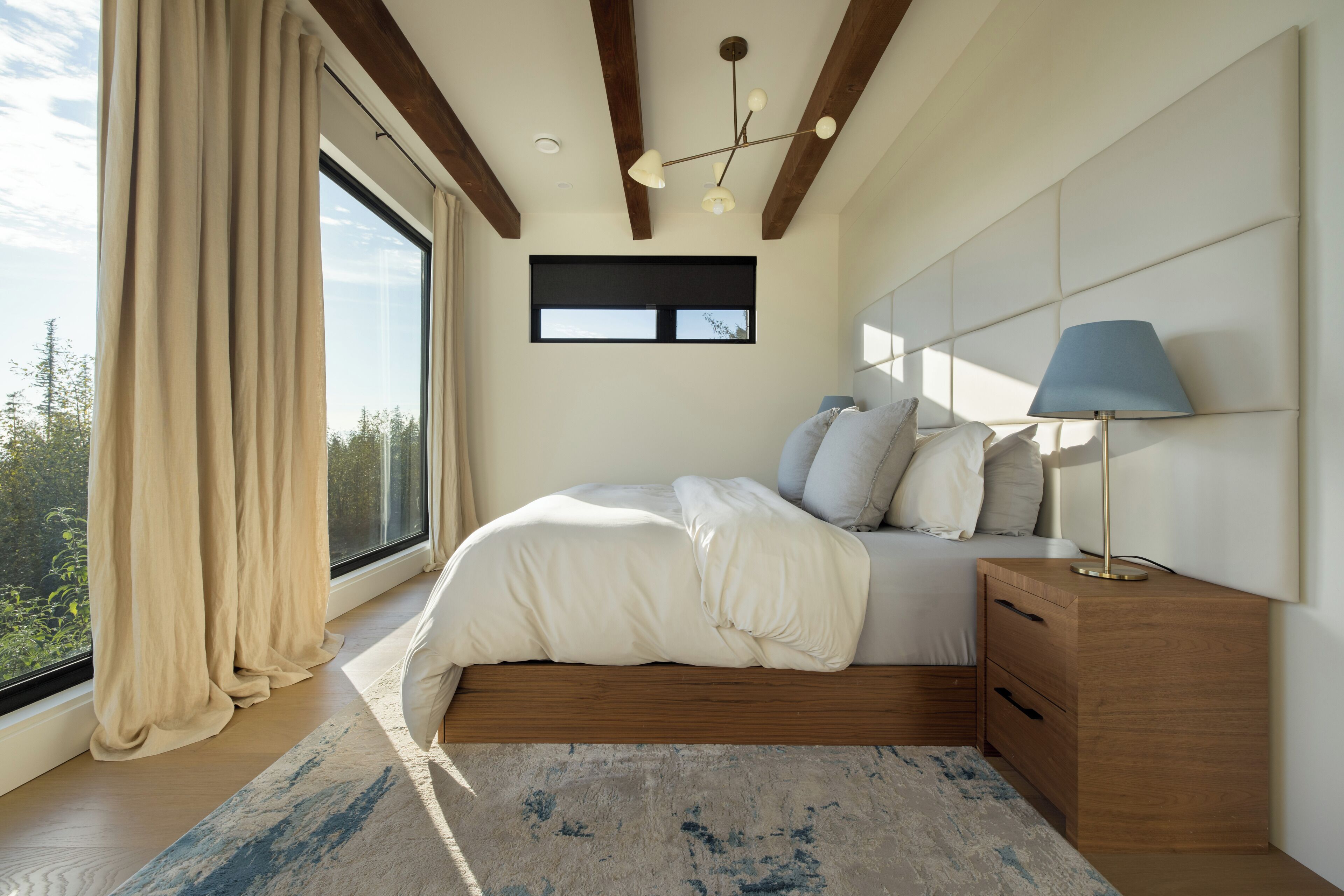 4 habitaciones, escritorio, tabla de planchar con plancha y wifi gratis 