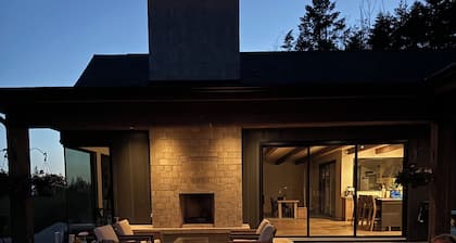 Mountain Retreat with unobstructed ocean views!