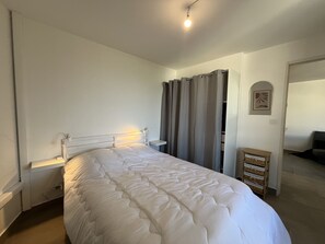 2 dormitorios, tabla de planchar con plancha, wifi gratis y ropa de cama