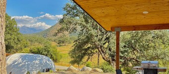 Magnificent view 
2-bedroom house in charming Three Rivers with AC, WiFi