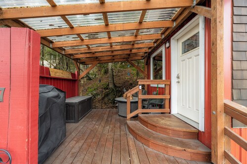 Dicky's Charming 1-bedroom cottage in downtown Seward
