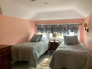 1 bedroom - The Lilac Room w/ King Bed (Woodsfield)