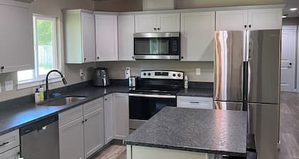 Spacious 4 bedroom 2 bath house across from the Rogue River with big fenced yard