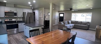 Spacious 4 bedroom 2 bath house across from the Rogue River with big fenced yard