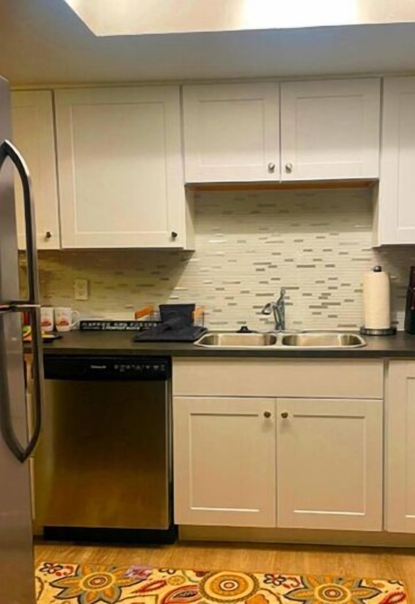Fridge, cookware/dishes/utensils, ice maker