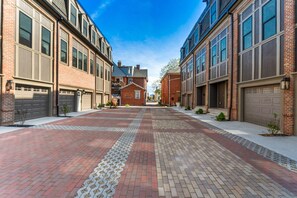 المنطقة المحيطة بالمنشأة