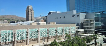 Charming 2-bedroom open loft apartment in downtown central Salt Lake City.
