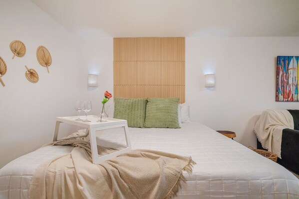 1 bedroom, desk, iron/ironing board, WiFi