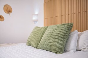 1 habitación, escritorio, tabla de planchar con plancha y wifi 