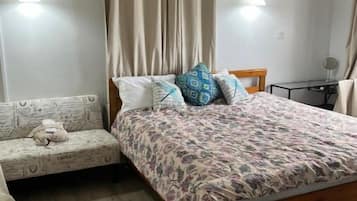 3 bedrooms, in-room safe, iron/ironing board, travel crib