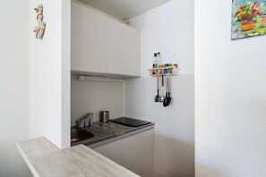 Fridge, microwave, toaster, cookware/dishes/utensils