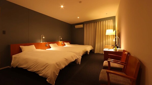 Üç Kişilik Oda | Masa, ücretsiz kablosuz İnternet 