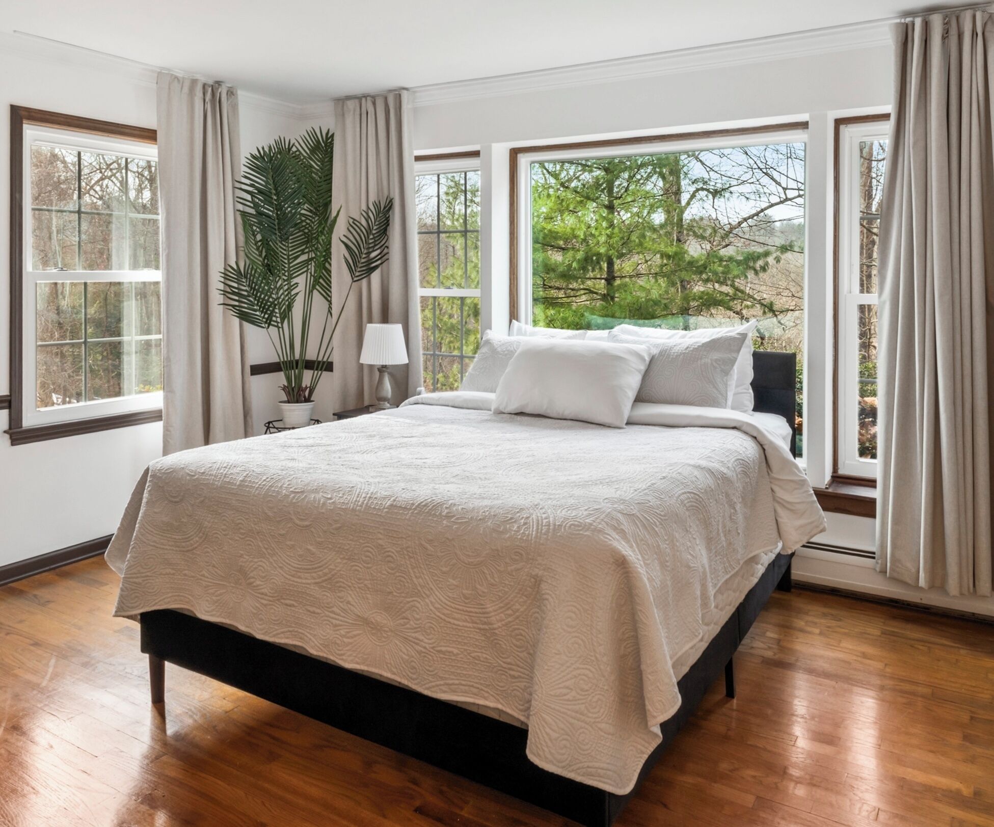 6 bedrooms, in-room safe, desk, iron/ironing board