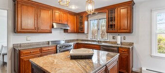 Lakeside/Sleeps20/HotTub/GameRoom/2Acres/Fireplace