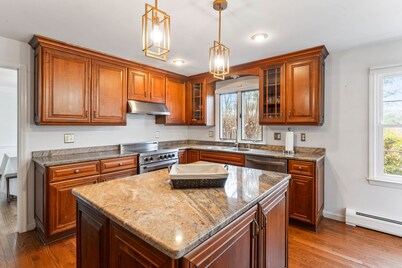 Lakeside/Sleeps20/HotTub/GameRoom/2Acres/Fireplace