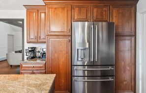 Interior - Lakeside/Sleeps20/HotTub/GameRoom/2Acres/Firepit (Brookfield)