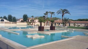 Pool - Villa in residence LES TAMARIS, Airconditionning, 3 bedrooms, veranda, 6 Persons, wifi,... (PORTIRAGNES)