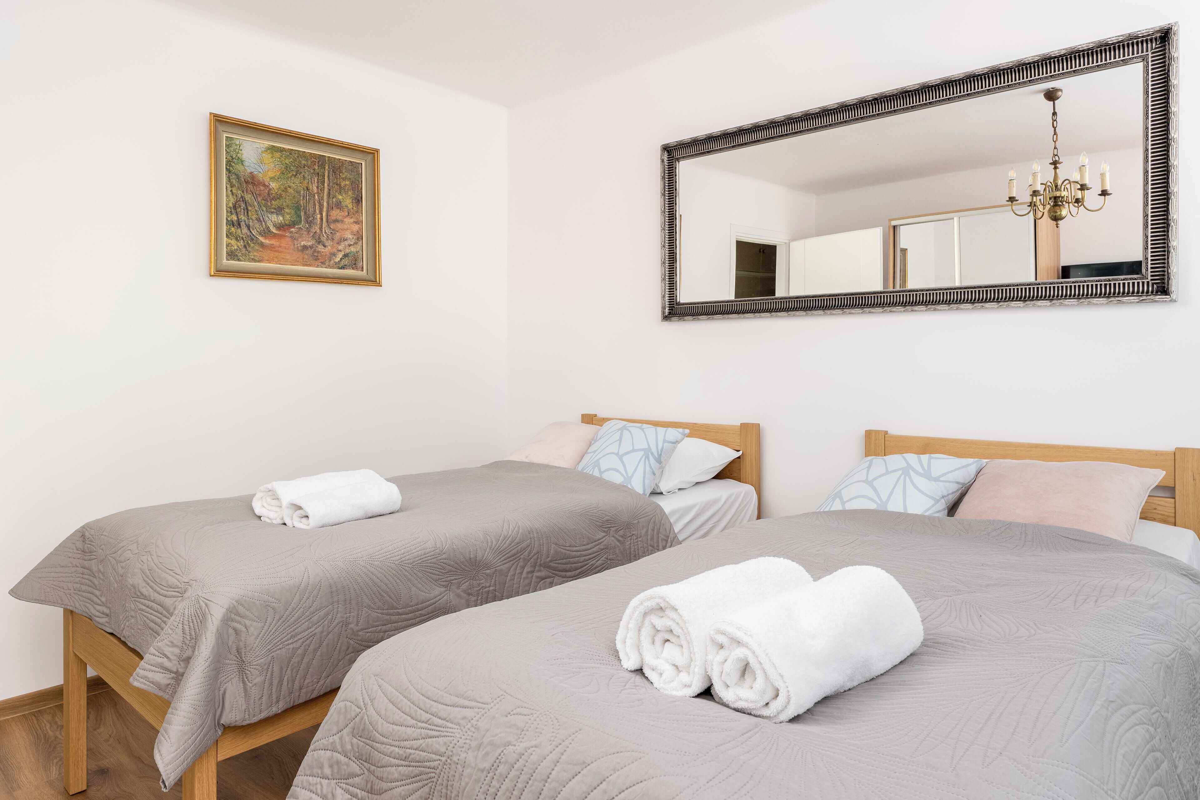 2 chambres, fer et planche à repasser, Wi-Fi, draps fournis