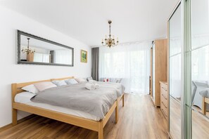 2 bedrooms, iron/ironing board, WiFi, bed sheets