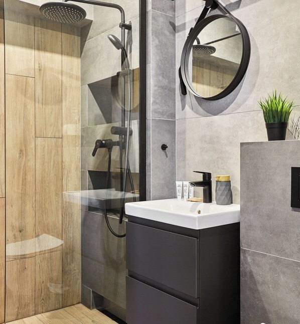 Shower, free toiletries, hair dryer, towels