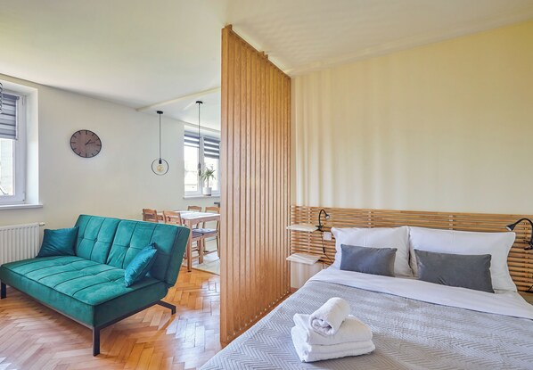 Iron/ironing board, WiFi, bed sheets