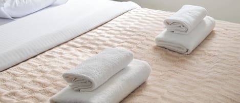 1 slaapkamer, een strijkplank/strijkijzer, wifi, beddengoed