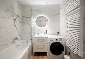 Hair dryer, towels - Towarowa Towers Premium Apartment (Warszawa)