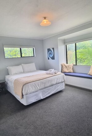 4 bedrooms, free WiFi, bed sheets