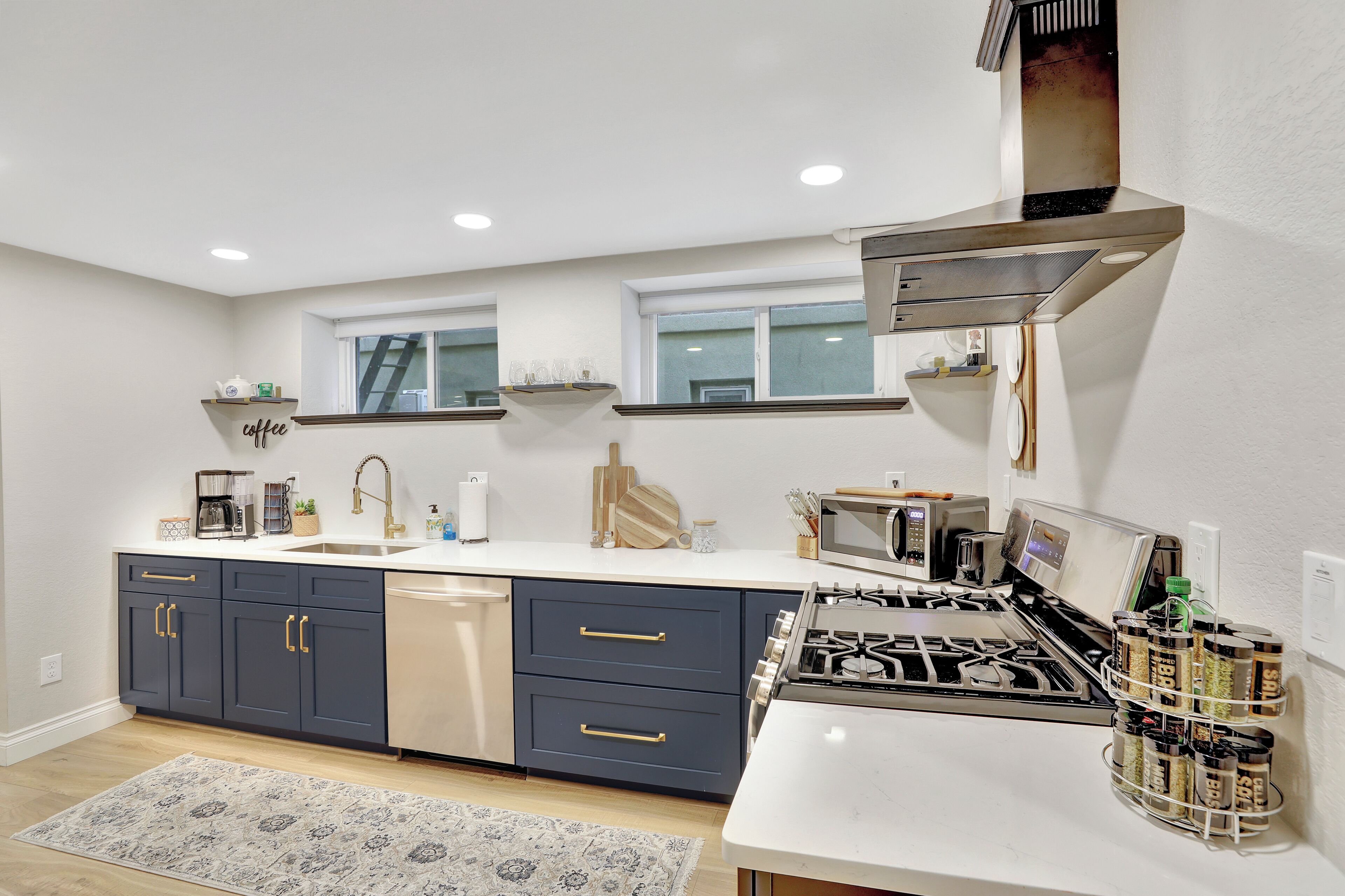Refrigerador, microondas, horno, placa de cocina