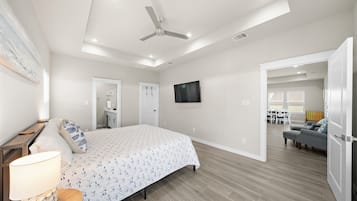 4 bedrooms, iron/ironing board, WiFi, bed sheets