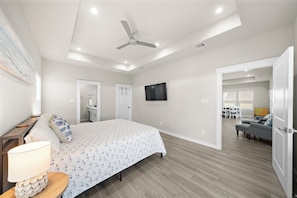 4 bedrooms, iron/ironing board, WiFi, bed sheets