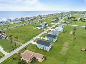 Exterior - Brand new 4 Bed 3 Bath house on Galveston Island 2 balconies w/ ocean/Bay view. (Galveston)
