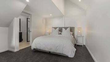 4 bedrooms, WiFi, bed sheets