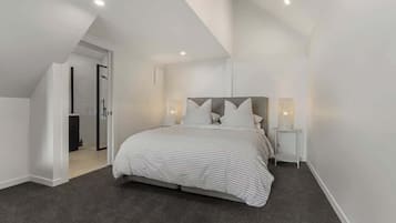 6 bedrooms, WiFi, bed sheets