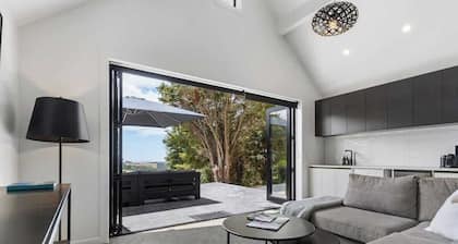 The Ridge Villa 2 – Serene Hideaway with Infrared Sauna and Spa