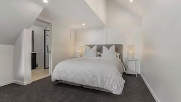 10 bedrooms, WiFi, bed sheets