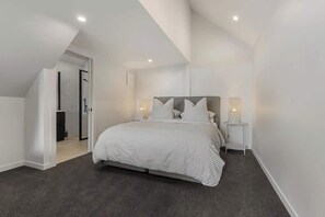 10 bedrooms, WiFi, bed sheets - Entire Property – 5 Private Villas for a Luxury Group Getaway - Sleeps 20+ (Mangawhai)